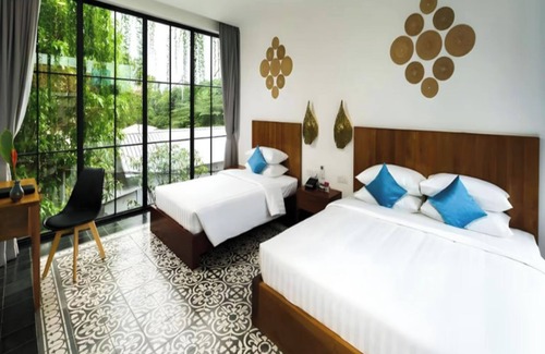 Wat Bo Area House | Room-family Suite With Balcony
