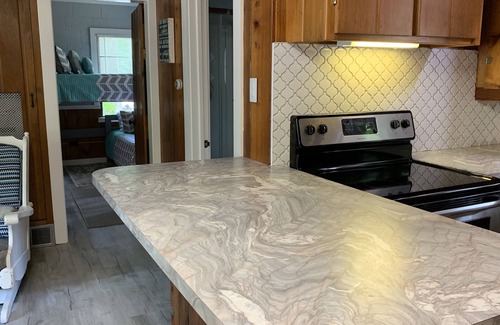 Higgins Lake Cottage | Room For All - Hilltop View Cottage