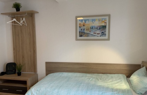 Weiterstadt Bed & Breakfast | Room for fitters with shared bathroom and balcony