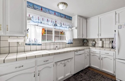 Marina House | Room For Rent