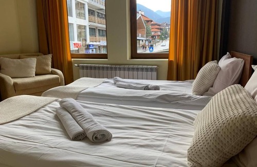 Shiligarnika Apartment | Room-granat Double Room 1- Next to Gondo