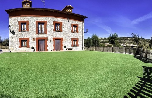 Basconcillos del Tozo House | Room 'Habitación Con Cama Doble' with Mountain View, Shared Garden and Wi-Fi