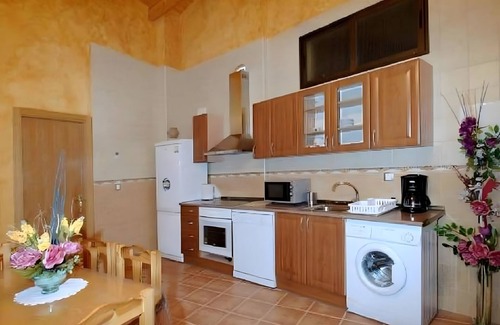Maluenda House | Room 'Habitación Matrimonio' with Wi-Fi and Air Conditioning
