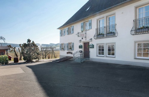 Lippertsreute Apartment | Room 'Hagnau' with Shared Terrace, Shared Garden and Wi-Fi
