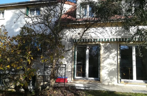 Saint-Remy-les-Chevreuse House | Room In A House Full Of Life