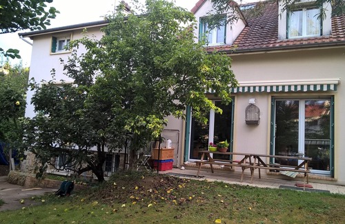 Saint-Remy-les-Chevreuse House | Room In A House Full Of Life