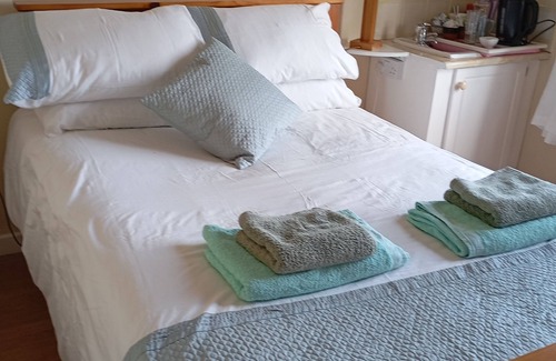 Sneem House | Room in Apartment - 1 Bedroom In A Homely Home With A Lovely Farm