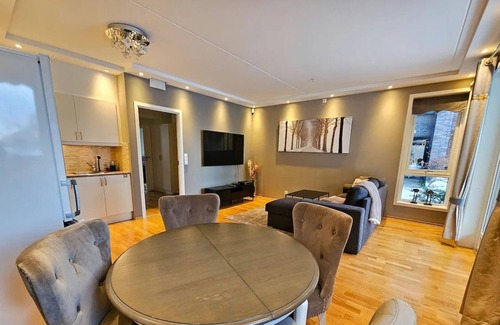 Gamle Oslo House | Room in Apartment - Waterfront Central Hotel Vibe Room King Size Bed