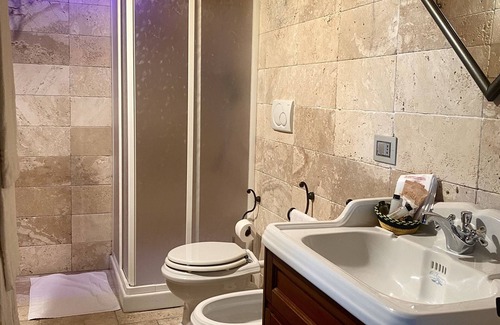 Santa Cristina a Mezzana Bed & Breakfast | Room in B&B - Alessio Room Overlooking the Vineyards of Tuscany
