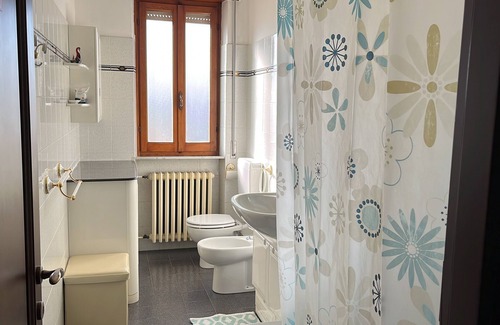 Saint-remy-de-provence House | Room in B&B - Room Alloro - Casa T Home Bed and Breakfast - Esmex Home Restaurant