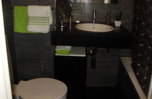 Santo Antonio dos Olivais Apartment | Room in prime area of ​Coimbra /private toilet