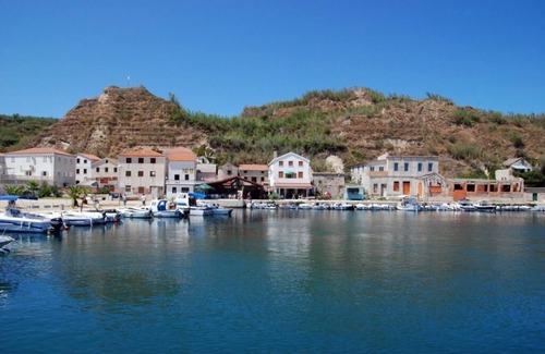 Gornje selo Bed & Breakfast | Room in Susak with Air condition, WIFI (3865-4)