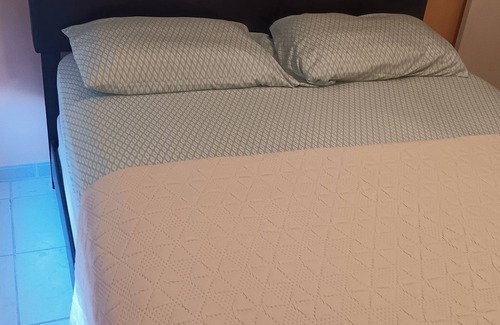Orlando Bed & Breakfast | Room in UCF area. Stay with Hugo and Marli, 68/night or 1.100/monthly.