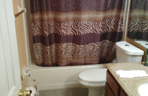 Orlando Bed & Breakfast | Room in UCF area. Stay with Hugo and Marli, 68/night or 1.100/monthly.
