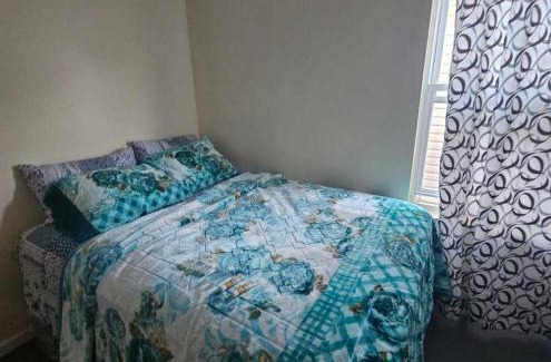 Newark House | Room K Divine Villa and Resorts 5mins to EWR Airport and 4mins to Penn Station Newark, New York