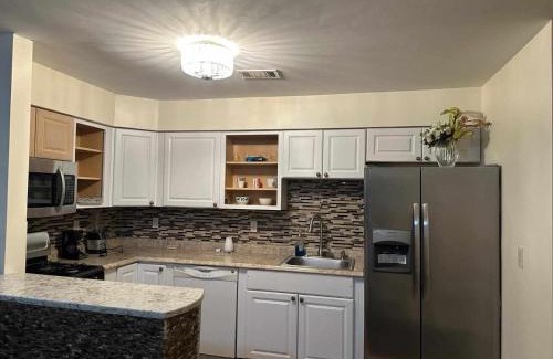 Newark House | Room K Divine Villa and Resorts 5mins to EWR Airport and 4mins to Penn Station Newark, New York