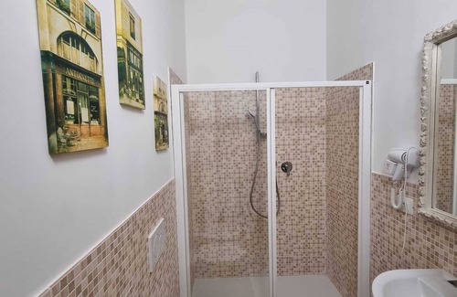 Asti Apartment | Room 'L'angolo Azzurro' with Wi-Fi and Air Conditioning
