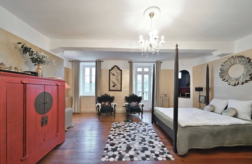 Pech-Luna House | Room 'La Comtesse' with Shared Pool, Shared Terrace and Wi-Fi