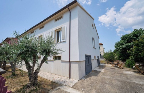 Scarlino Scalo Apartment | Room 'La Lenzerina' with Shared Garden and Wi-Fi