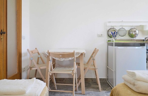 Scarlino Scalo Apartment | Room 'La Lenzerina' with Shared Garden and Wi-Fi