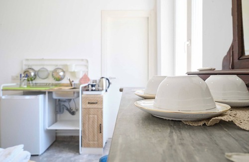 Scarlino Scalo Apartment | Room 'La Lenzerina' with Shared Garden and Wi-Fi