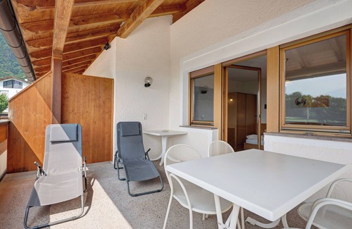 Sankt Josef Am See Apartment | Room 'Lahnblick' with Lake View, Shared Pool and Wi-Fi