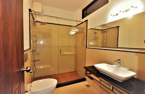 Vazhavatta Hotel | Room-lakerose Wayanad Resort - Lake View