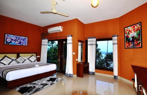 Vazhavatta Hotel | Room-lakerose Wayanad Resort - Lake View