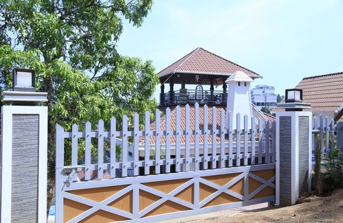 Anachal House | Room-luxury Cottages With Beautiful Moun