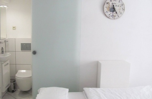 Memmingen House | Room No 7 - Apartment Storchenfärbe