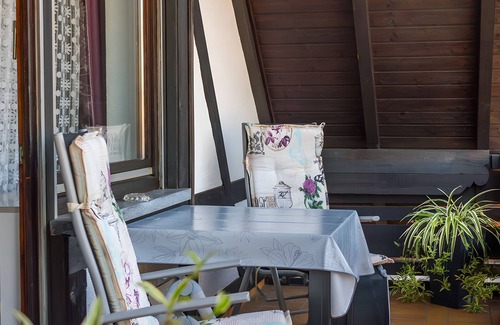 Sasbachwalden Apartment | Room 'Nr 3' with Shared Garden, Balcony and Wi-Fi