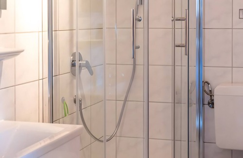 Sasbachwalden Apartment | Room 'Nr 3' with Shared Garden, Balcony and Wi-Fi