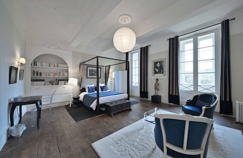Pech-Luna House | Room 'Olympe' with Shared Pool, Shared Terrace and Wi-Fi