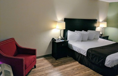 St. Francisville House | Room on the Lake. Fishing optional.