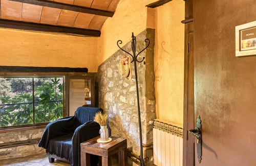 Montagut Apartment | Room 'Picapoll' with Mountain View, Shared Pool and Shared Terrace