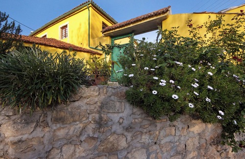 Coimbra Apartment | Room 'Quarto 2 Rc - Quinta Df' with Mountain View, Wi-Fi and Air Conditioning