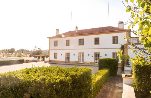 Cabeco de Vide Apartment | Room 'Quarto Duplo Com Casa De Banho Privativa 6' with Shared Pool, Wi-Fi and Air Conditioning