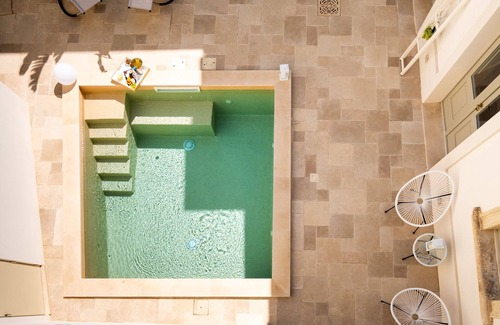 Sternatia Apartment | Room 'Relais Luxury Xenia - Ulivo' with Shared Pool, Wi-Fi and Air Conditioning
