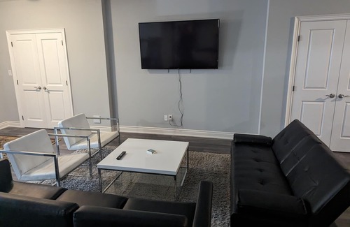 Grimsby House | Room Rental in Large Grimsby Home by the Lake