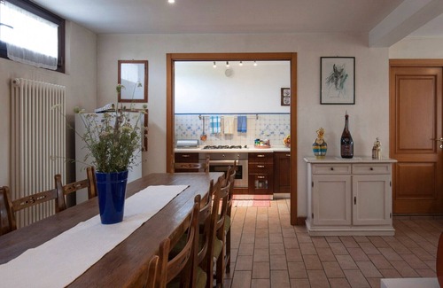 Mirano Apartment | Room 'Rosa' with Shared Garden, Wi-Fi and Air Conditioning