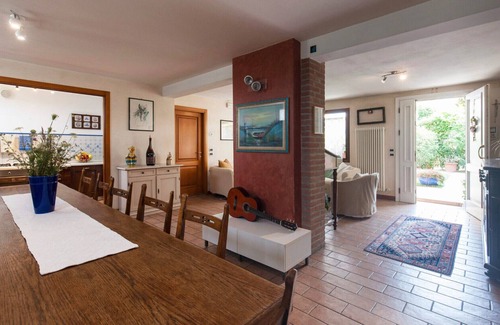 Mirano Apartment | Room 'Rosa' with Shared Garden, Wi-Fi and Air Conditioning