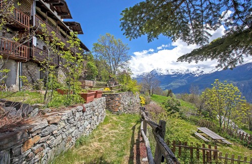 Saint-Pierre Apartment | Room 'Sabot' with Shared Terrace, Private Garden and Wi-Fi
