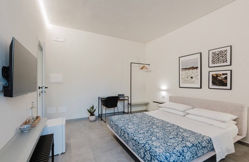 Marsala House | Room 'Scirocco' with Shared Garden, Wi-Fi and Air Conditioning