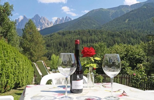 Villnoss Apartment | Room 'Veltierhof 6' with Mountain View, Private Terrace and Wi-Fi