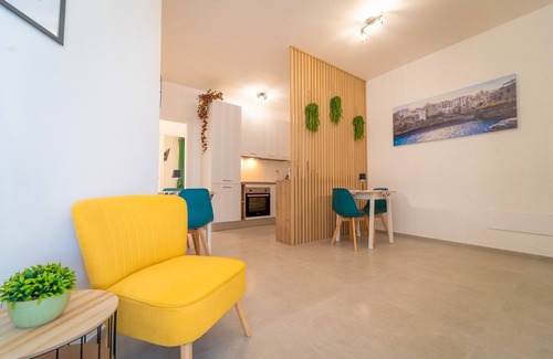 Conversano Apartment | Room 'Volutta' with Shared Terrace, Wi-Fi and Air Conditioning