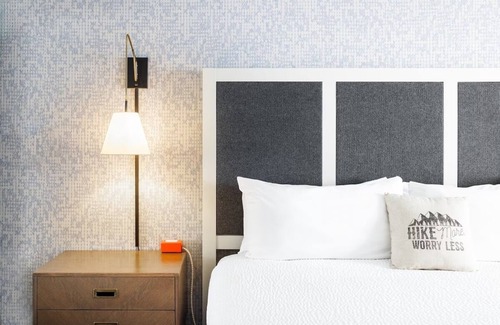 Steamboat Springs Hotel | Room w/Pool View next to Steamboat Ski Resort - Enjoy Ski Adventures