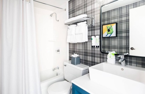 Steamboat Springs Hotel | Room w/Pool View next to Steamboat Ski Resort - Enjoy Ski Adventures