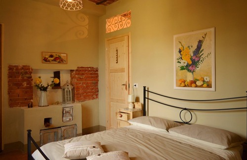 Castelnuovo Belbo Bed & Breakfast | Room with bathroom in ancient farmhouse in Monferrato