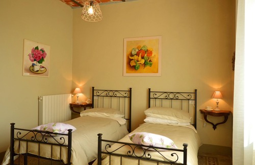 Castelnuovo Belbo Bed & Breakfast | Room with bathroom in ancient farmhouse in Monferrato