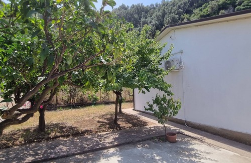 Palmi Villa | Room with breakfast included in cottage Holiday home in Palmi.